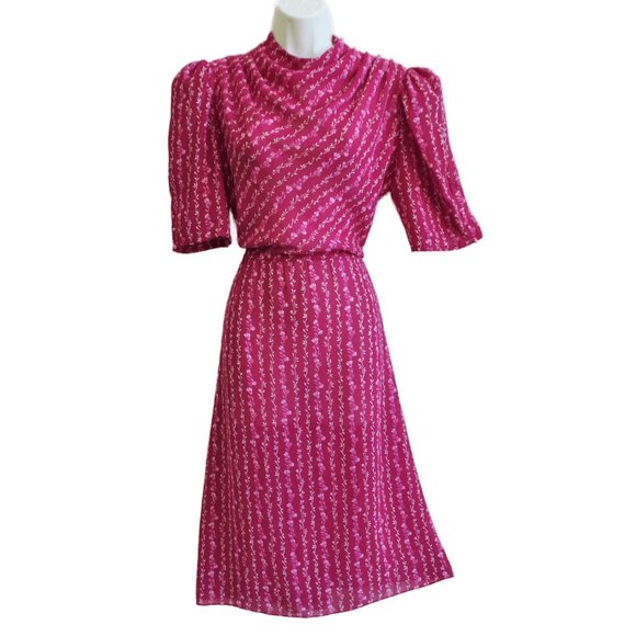 Vintage 70s Dress Floral Leis Puff Half Sleeve Draped Neck Pearlized Buttons - Picture 2 of 9